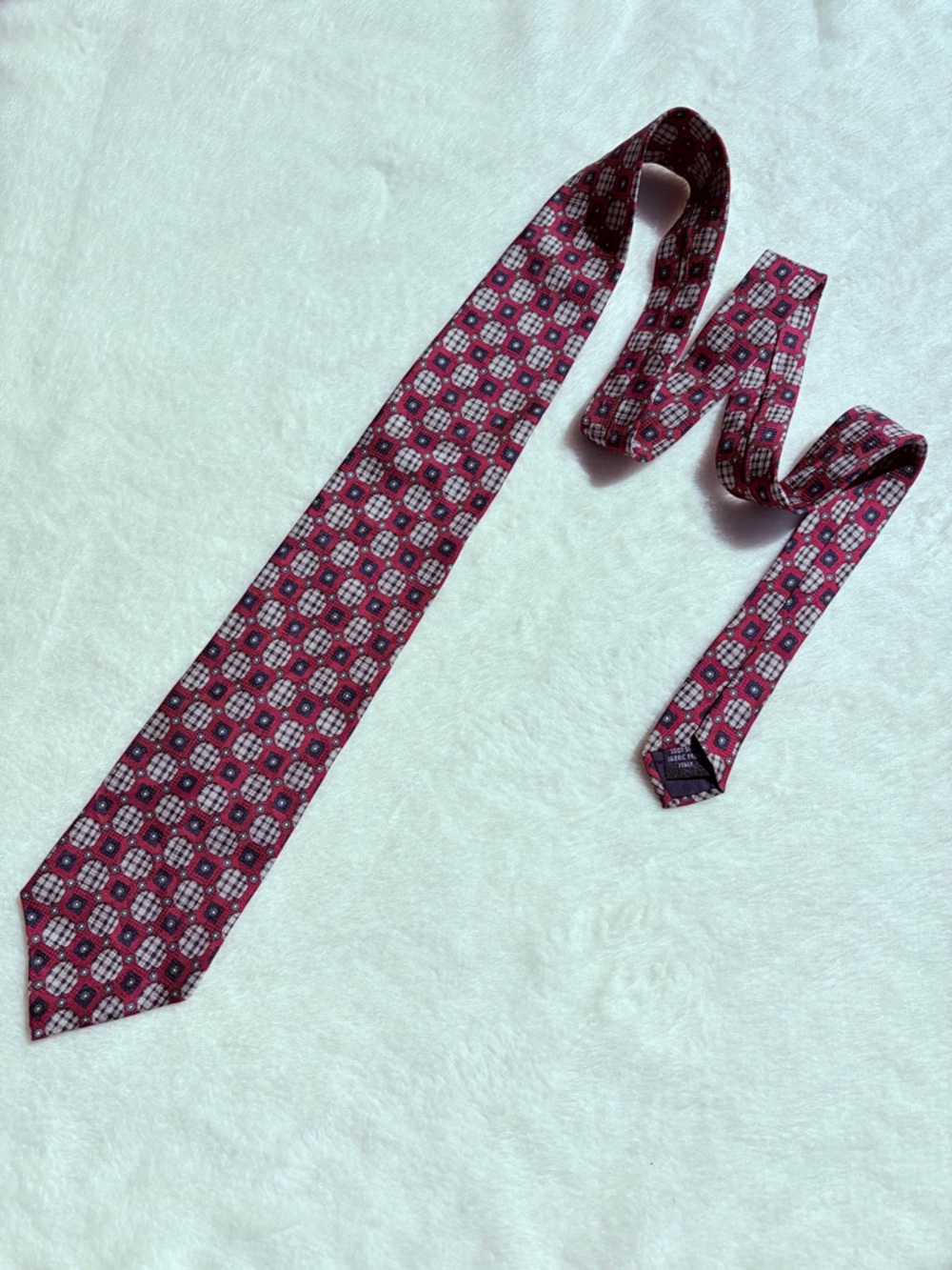 Vintage Barrington Patterned Wine-Red Geometric Silk Tie‎